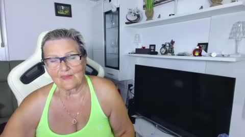 Snapshot of selenna57 chatting on June 16, 5:26 pm Selenna online show from June 16, 5:26 pm