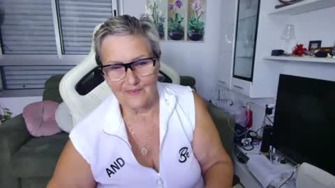 Snapshot of selenna57 chatting on July 28, 5:45 pm Selenna online show from July 28, 5:45 pm