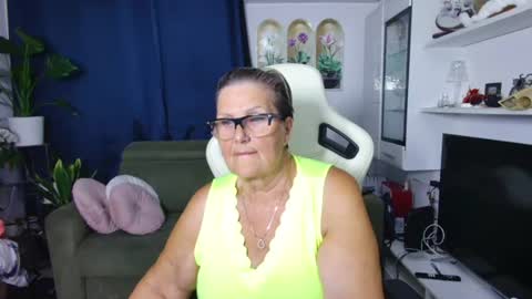 Snapshot of selenna57 chatting on August 3, 5:16 pm Selenna online show from August 3, 5:16 pm