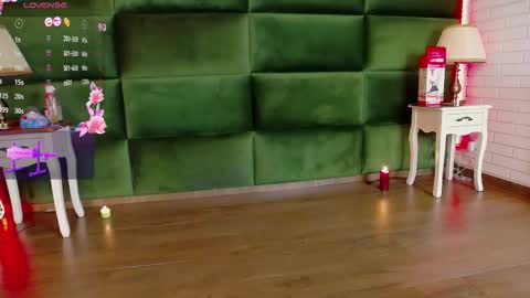 Selen online show from December 5, 8:05 pm