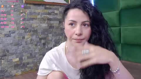 Snapshot of selensummer chatting on May 3, 4:07 am Selen online show from May 3, 4:07 am