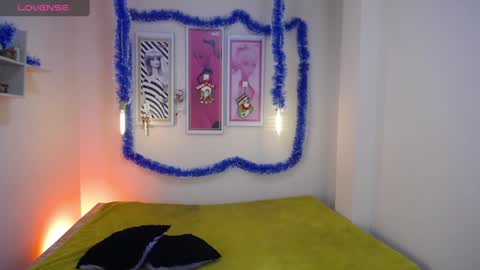 Snapshot of seleny_fitness chatting on December 11, 1:17 pm Mayte online show from December 11, 1:17 pm