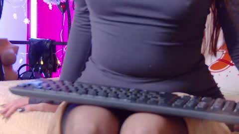 Snapshot of sellashine chatting on December 11, 8:04 am Nicole online show from December 11, 8:04 am