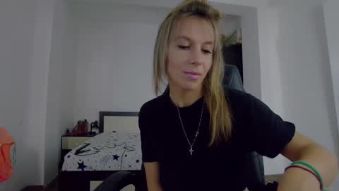 Snapshot of sellena_angel chatting on October 15, 11:54 am sellena_angel online show from October 15, 11:54 am