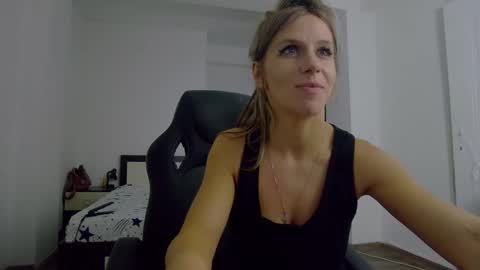 Snapshot of sellena_angel chatting on October 17, 9:17 pm sellena_angel online show from October 17, 9:17 pm