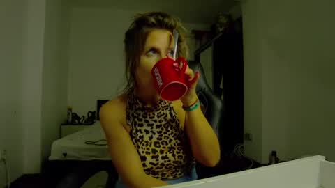 Snapshot of sellena_angel chatting on June 21, 4:53 pm sellena_angel online show from June 21, 4:53 pm