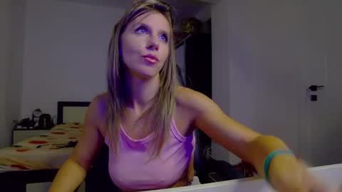 Snapshot of sellena_angel chatting on July 25, 4:59 pm sellena_angel online show from July 25, 4:59 pm