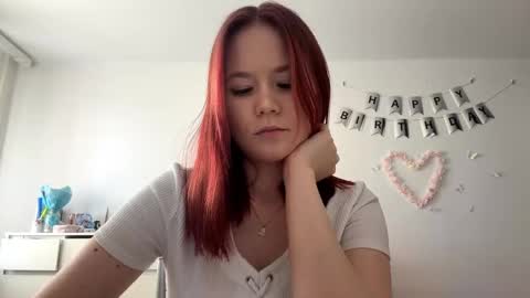 Snapshot of selmacalumag chatting on April 18, 10:52 am Lily online show from April 18, 10:52 am