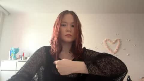 Snapshot of selmacalumag chatting on May 1, 9:47 am Lily online show from May 1, 9:47 am