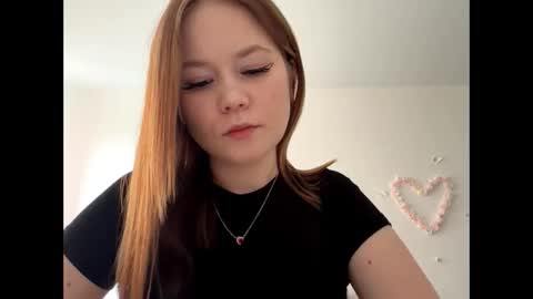 Snapshot of selmacalumag chatting on June 5, 6:52 am Lily online show from June 5, 6:52 am
