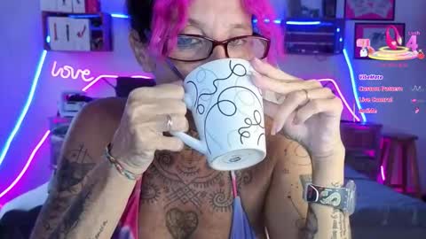 Snapshot of selvaggia_del_caribe chatting on May 25, 6:47 pm Selvaggia Del Caribe online show from May 25, 6:47 pm