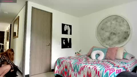 Selyn online show from April 27, 5:11 pm