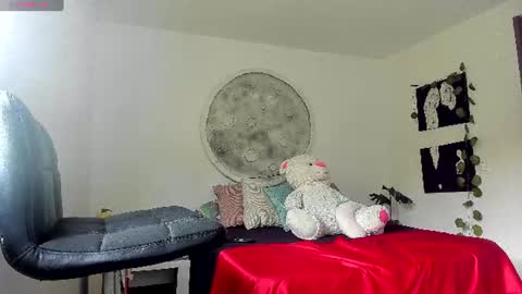 Snapshot of selyn_ chatting on June 18, 11:58 am Selyn online show from June 18, 11:58 am
