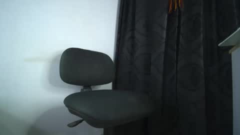 sem_alas online show from October 18, 5:10 am