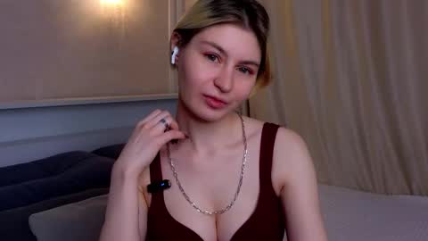 Snapshot of senabouthot chatting on November 8, 1:39 am Lilith online show from November 8, 1:39 am