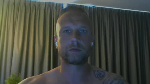 sence08 online show from May 11, 9:37 am