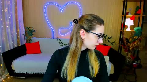 Snapshot of sensitiveheartt chatting on April 28, 8:36 pm sensitiveheartt online show from April 28, 8:36 pm