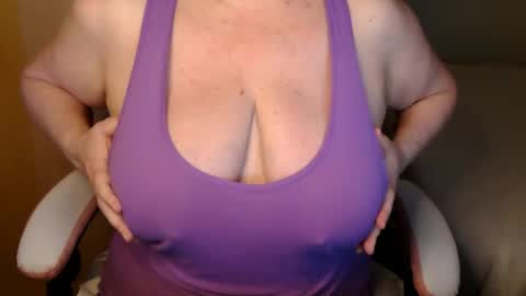 Snapshot of sensual_cris chatting on June 9, 5:08 am CRIS online show from June 9, 5:08 am