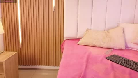 Sensual Kim77 online show from April 6, 12:39 pm