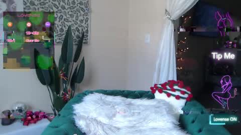 Snapshot of sensual_paradise_ chatting on May 5, 8:06 pm V online show from May 5, 8:06 pm