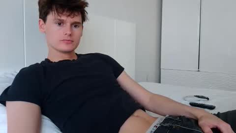 Snapshot of sensualalien chatting on April 7, 10:09 pm Cam online show from April 7, 10:09 pm