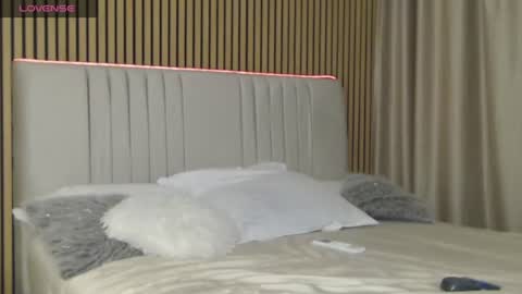 Snapshot of sensualhallie chatting on June 19, 5:50 pm Hallie online show from June 19, 5:50 pm