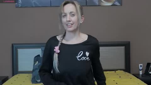 Snapshot of sensualwoman4u chatting on March 6, 7:32 pm Tina online show from March 6, 7:32 pm