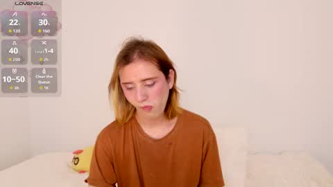 Snapshot of seraphine_star chatting on June 27, 12:22 pm Seraphine star online show from June 27, 12:22 pm