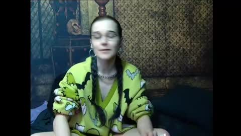 Snapshot of seraphinmunster chatting on July 1, 5:02 pm Seraphin Munster online show from July 1, 5:02 pm