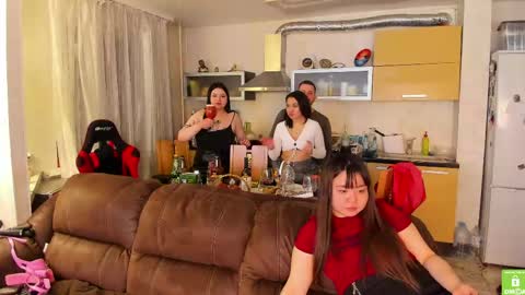 Snapshot of serdron_ chatting on April 30, 8:57 pm Alisha Kevin online show from April 30, 8:57 pm