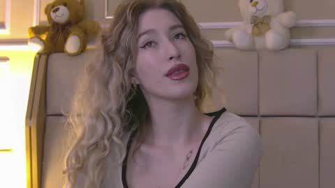 Snapshot of serena_bennet chatting on June 9, 8:37 am Serena online show from June 9, 8:37 am