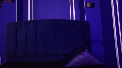 Snapshot of serena_sex31 chatting on April 15, 12:01 pm Serena online show from April 15, 12:01 pm