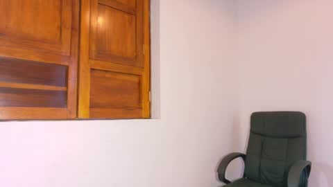Snapshot of serena_sex31 chatting on May 15, 11:39 am Serena online show from May 15, 11:39 am
