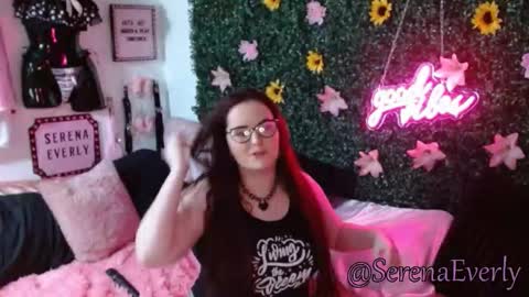 Snapshot of serenaeverly chatting on September 28, 8:14 pm Serena Everly online show from September 28, 8:14 pm