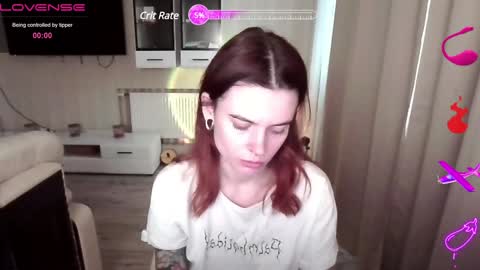 Snapshot of serenamilss chatting on December 22, 7:33 am serenamilss online show from December 22, 7:33 am