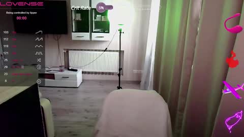 Snapshot of serenamilss chatting on February 21, 7:23 am serenamilss online show from February 21, 7:23 am