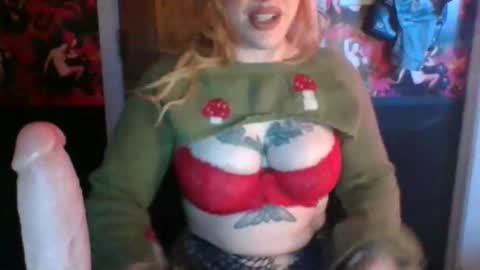 Snapshot of serencigarra chatting on November 11, 2:50 pm serencigarra online show from November 11, 2:50 pm