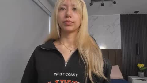 Serene online show from October 4, 1:20 pm