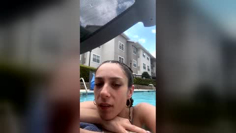 Snapshot of serenityroseee chatting on June 9, 5:57 pm serenityroseee online show from June 9, 5:57 pm