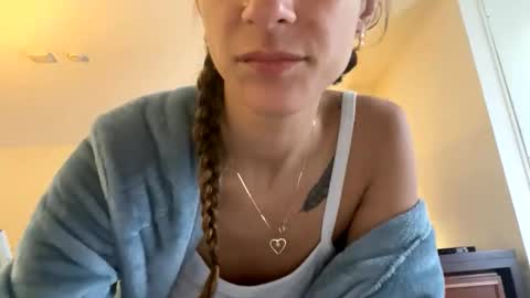 Snapshot of serenityroseee chatting on June 10, 3:22 pm serenityroseee online show from June 10, 3:22 pm