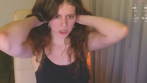 Snapshot of sereta_fin chatting on December 6, 7:23 pm Hey Guys and Girls non-binary personalities Im Sereta online show from December 6, 7:23 pm