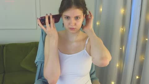 Snapshot of sereta_fin chatting on December 20, 10:38 am Hey Guys and Girls non-binary personalities Im Sereta online show from December 20, 10:38 am
