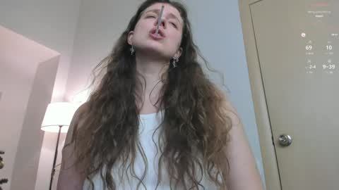 Snapshot of sereta_fin chatting on December 28, 1:49 pm Hey Guys and Girls non-binary personalities Im Sereta online show from December 28, 1:49 pm