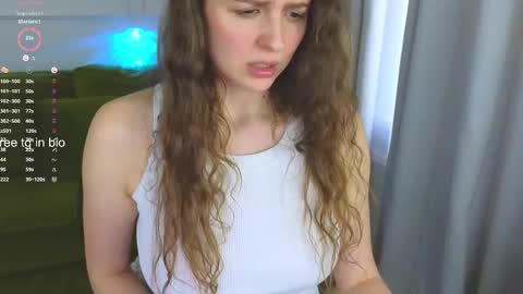Snapshot of sereta_fin chatting on March 7, 2:01 pm Hey Guys and Girls non-binary personalities Im Sereta online show from March 7, 2:01 pm