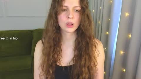 Snapshot of sereta_fin chatting on March 10, 10:37 am Hey Guys and Girls non-binary personalities Im Sereta online show from March 10, 10:37 am