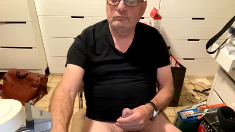 Snapshot of serge8413 chatting on December 19, 2:34 am serge8413 online show from December 19, 2:34 am