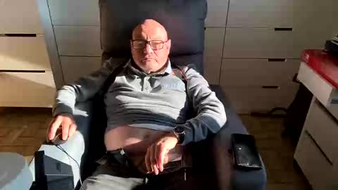 Snapshot of serge8413 chatting on December 30, 1:25 pm serge8413 online show from December 30, 1:25 pm