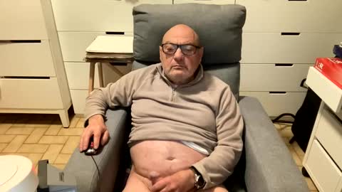 Snapshot of serge8413 chatting on January 1, 3:56 am serge8413 online show from January 1, 3:56 am