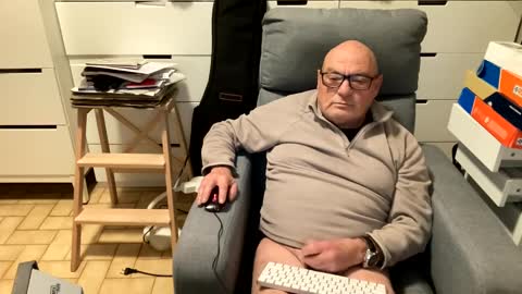 Snapshot of serge8413 chatting on January 24, 11:12 pm serge8413 online show from January 24, 11:12 pm