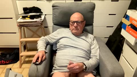 Snapshot of serge8413 chatting on February 8, 4:57 am serge8413 online show from February 8, 4:57 am